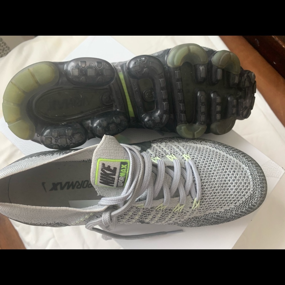 Nike Air Vapormax Flyknit2 size 9 1/2 beige/cream